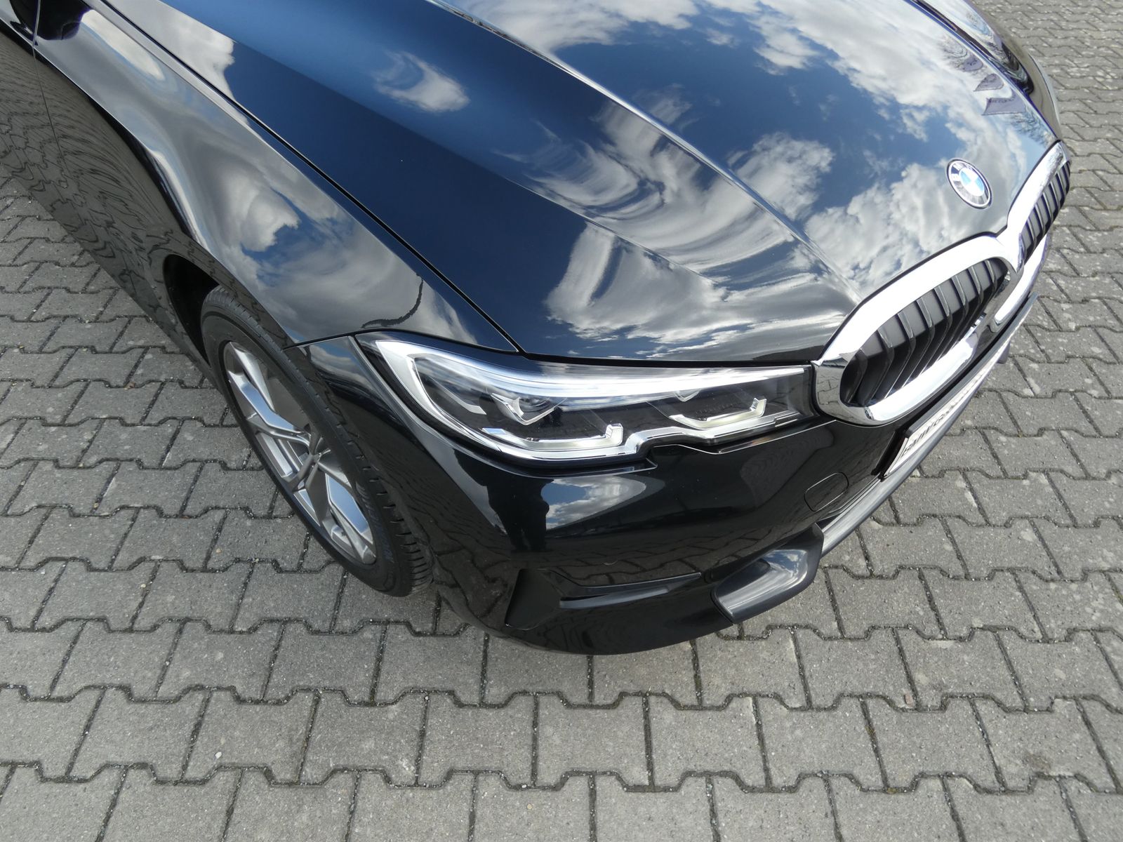 BMW 320i xDrive Limousine Sport Line HiFi DAB LED