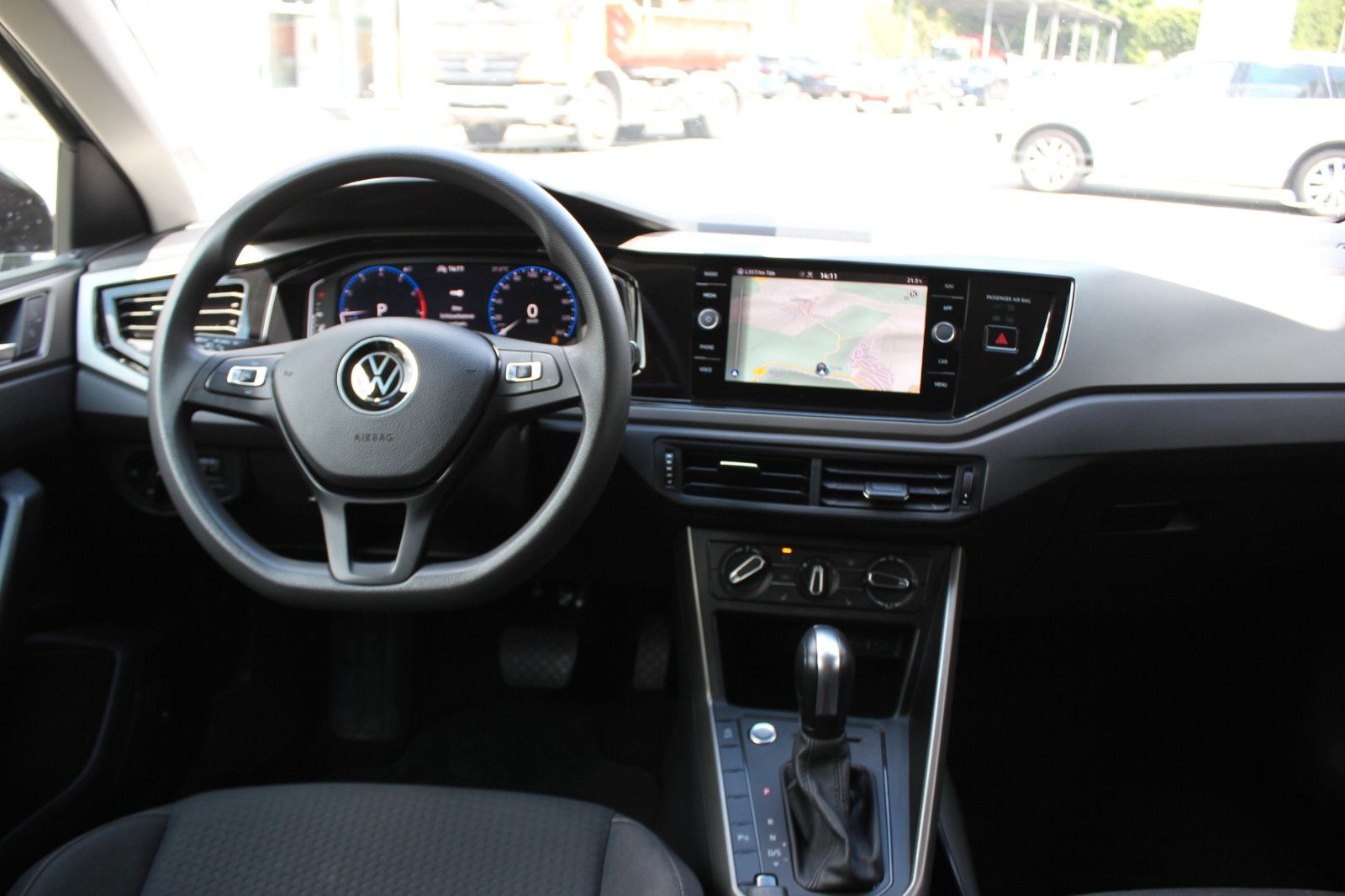 Volkswagen Polo VI Comfortline 1.0 TSI DSG - Samsaru's Car Outlet
