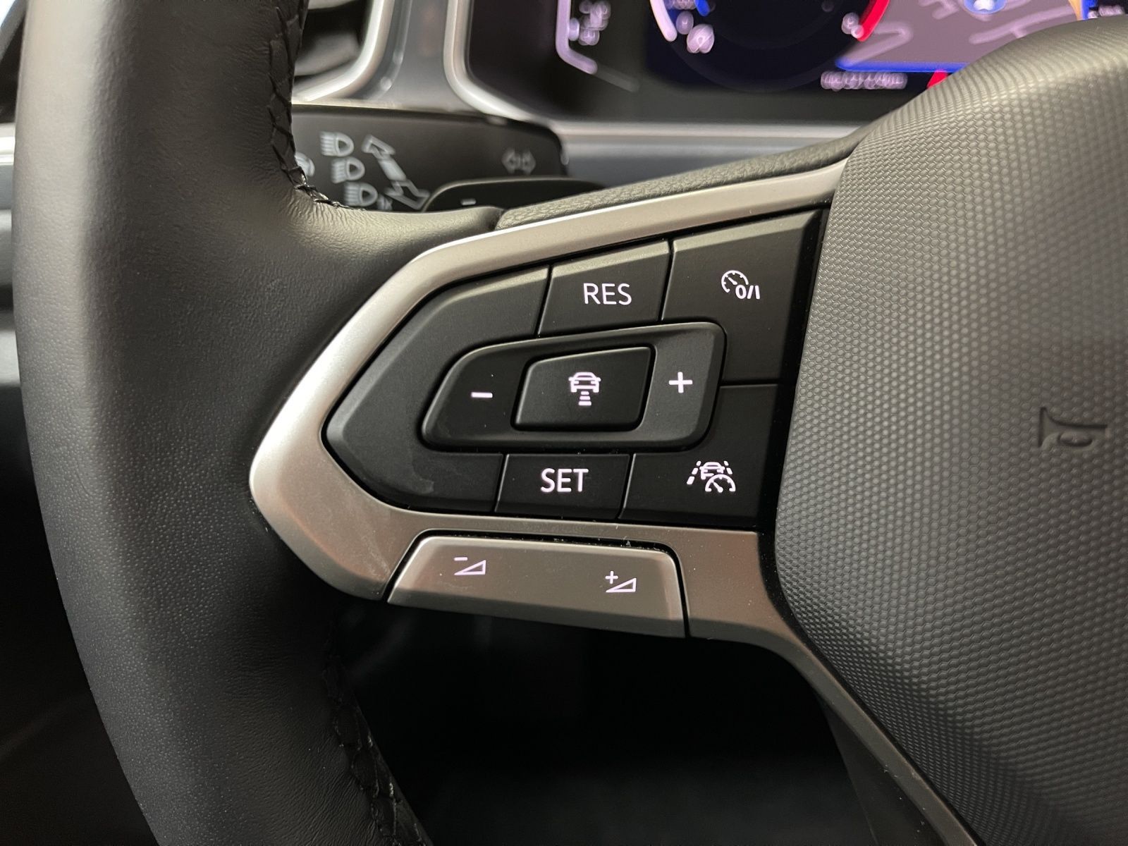 Volkswagen T-Roc 1.5 TSI Style - Samsaru's Car Outlet