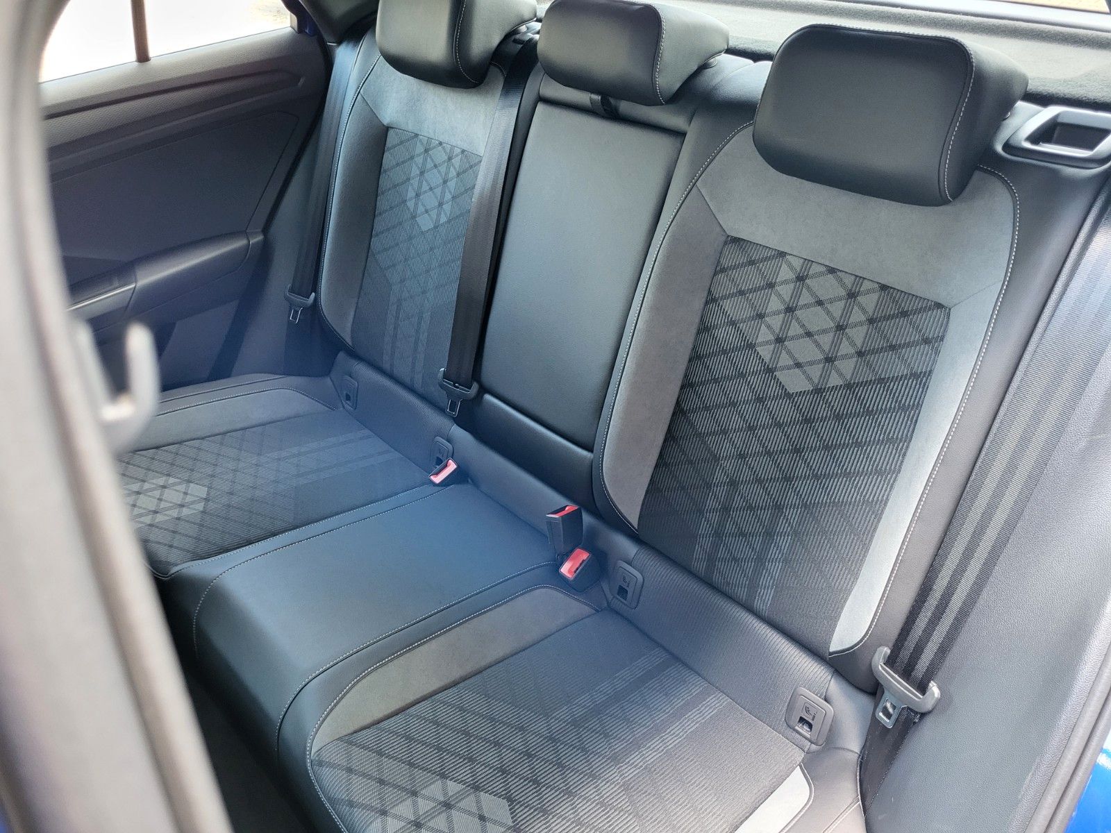 Volkswagen T-Roc R-Line 4Motion - Samsaru's Car Outlet