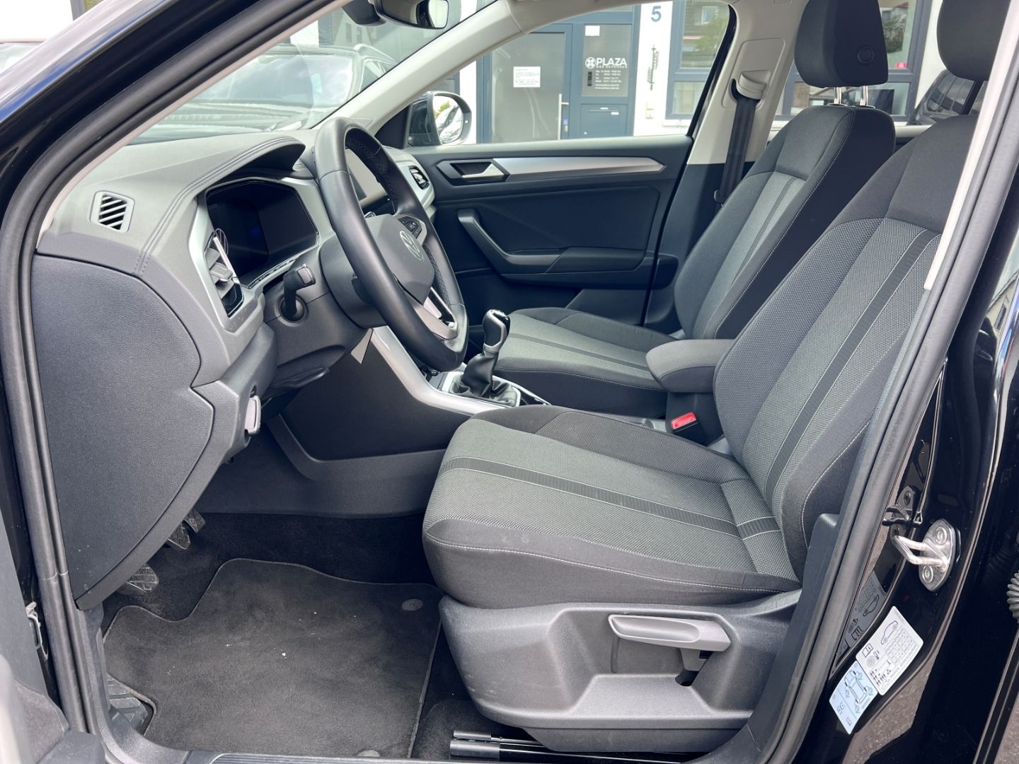 Volkswagen T-Roc 1.0TSI Life - Samsaru's Car Outlet