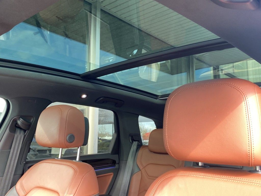 Volkswagen Touareg 3.0 TDI 4Motion R-Line - Samsaru's Car Outlet