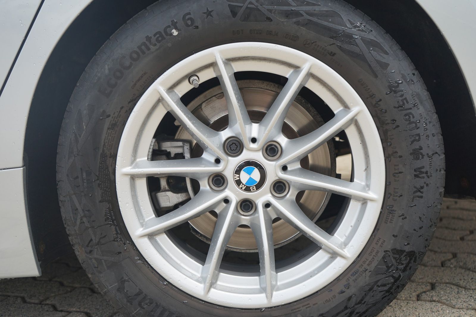 BMW 320i Advantage - Samsaru's Car Outlet