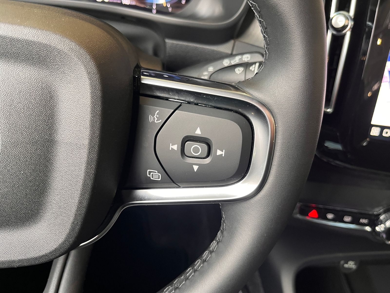 Volvo XC40 Ultra Dark PANO AHK 21" 360° KAM