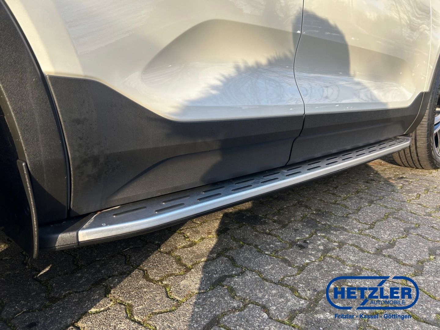 Volvo XC40 Plus Dark Recharge Plug-In Hybrid 2WD Stand