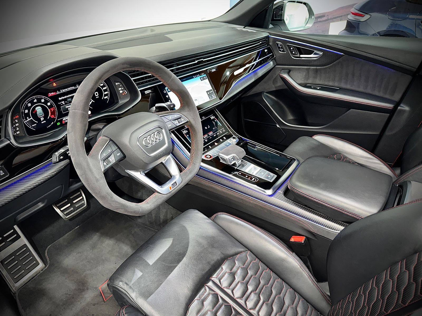 Audi RSQ8*CARBON*MATRIX*ALLRADLENKUNG*HEAD-UP*2.HAND*