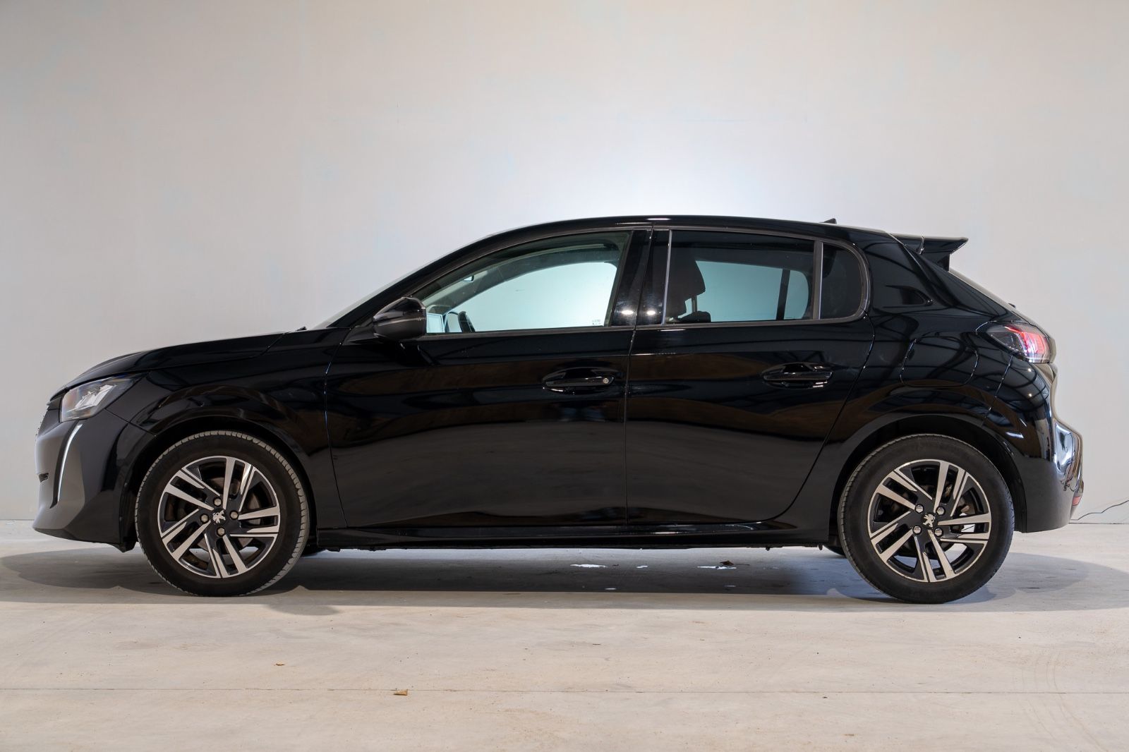 Peugeot 208 Allure - Samsaru's Car Outlet