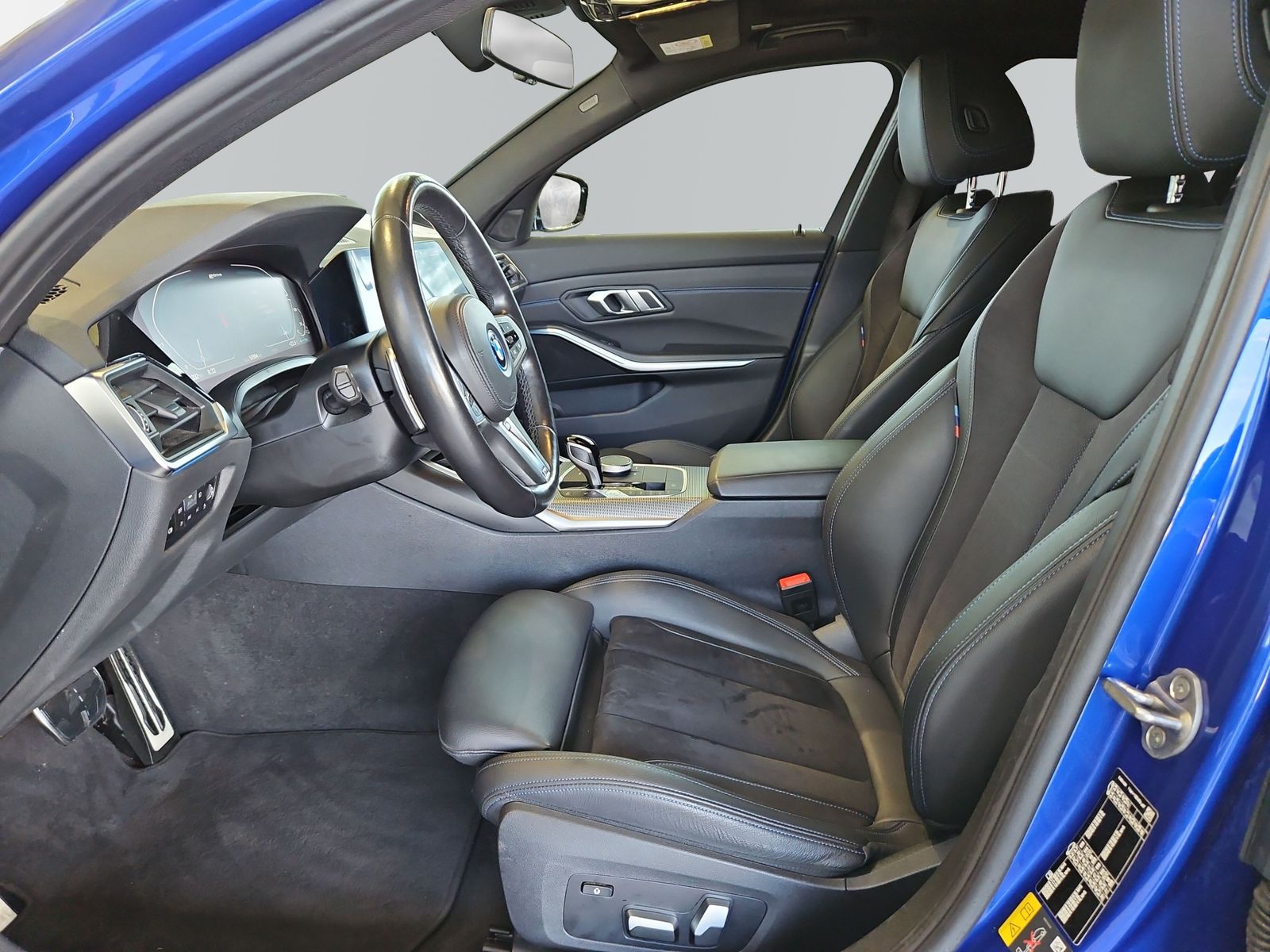 BMW 330e xDrive Touring M Sportpaket - Samsaru's Car Outlet