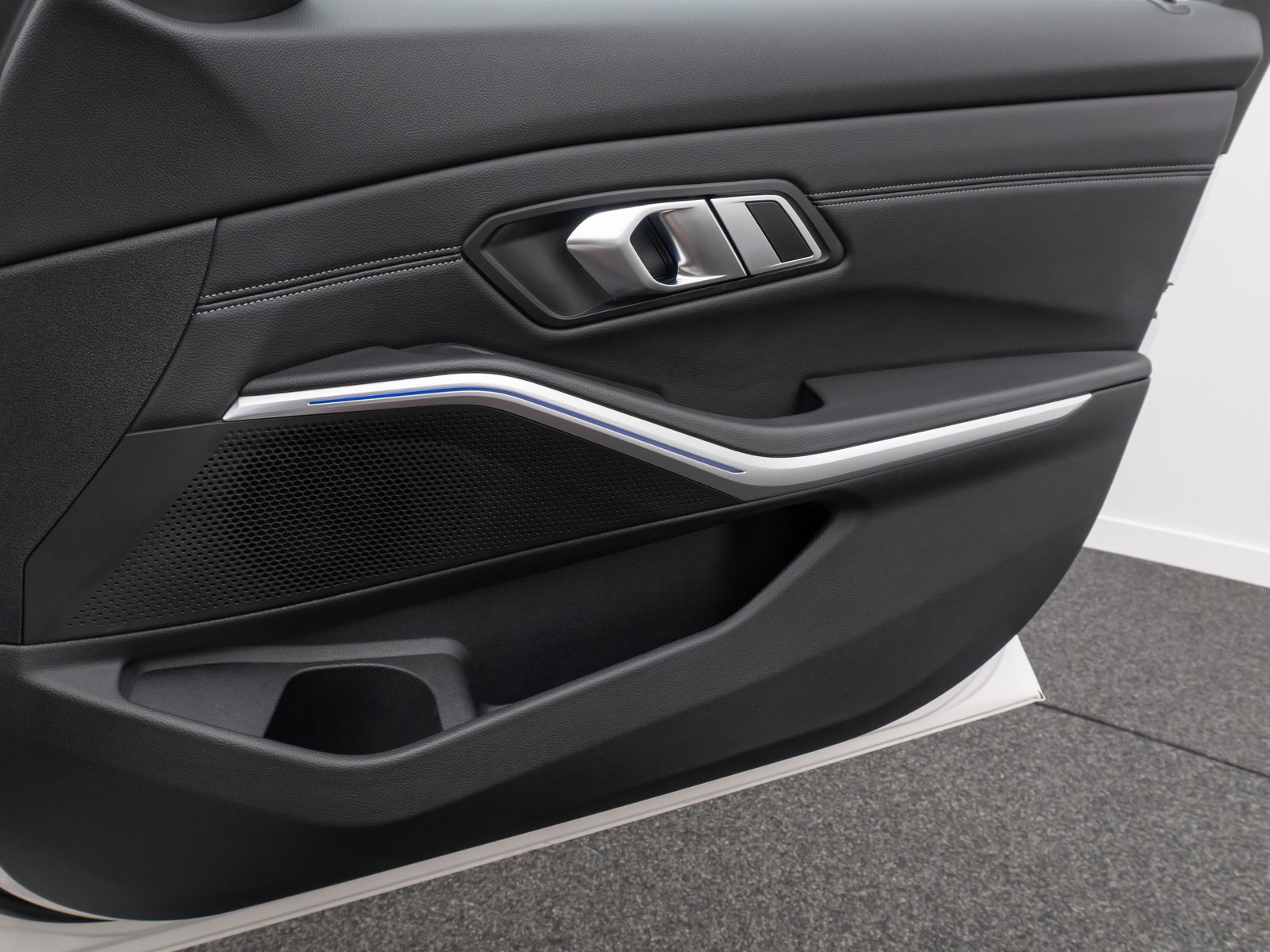 BMW 330i Sport Line - Samsaru's Car Outlet