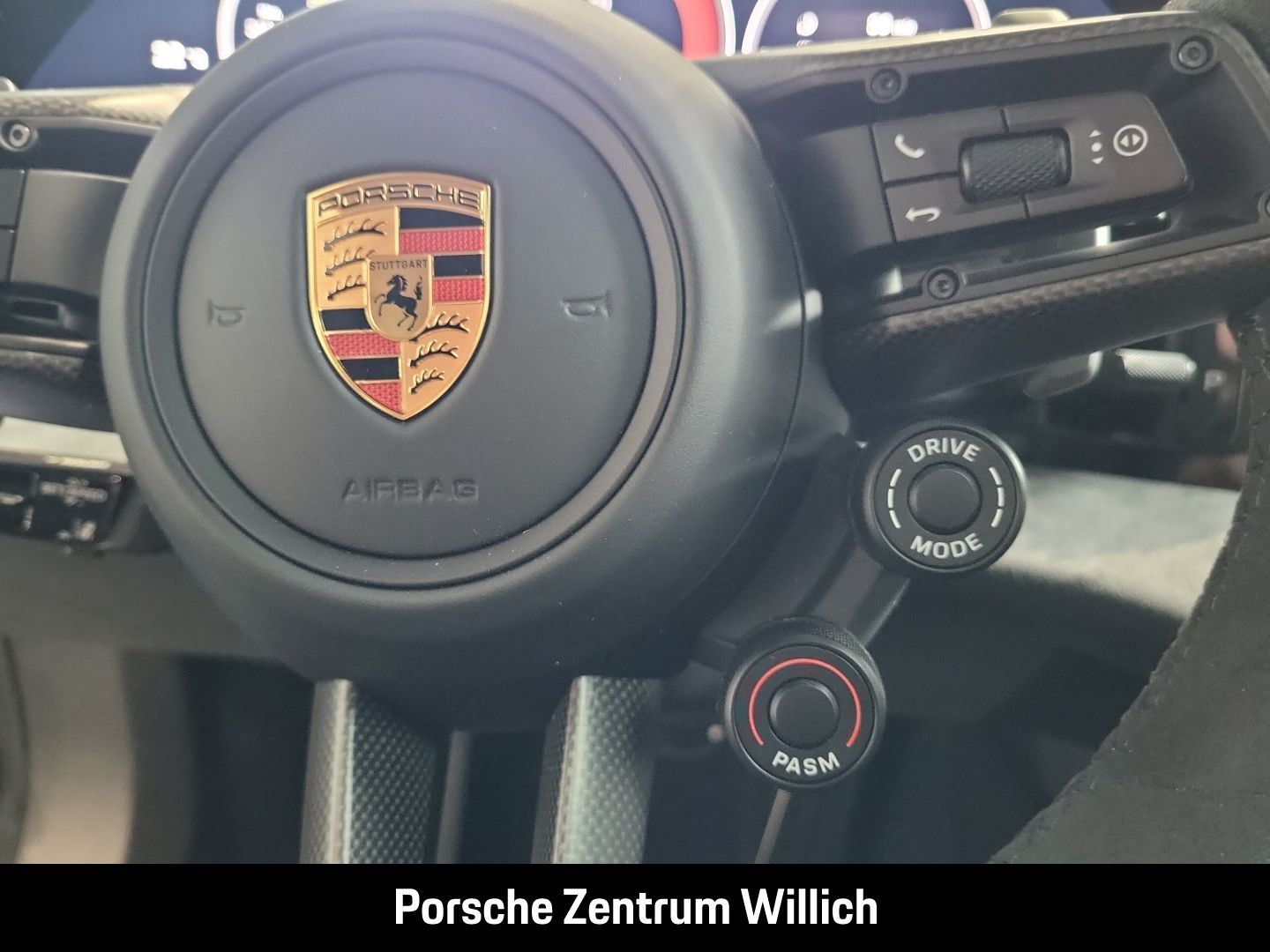 Porsche Taycan GTS HA-Lenkung Active-Ride Head-Up