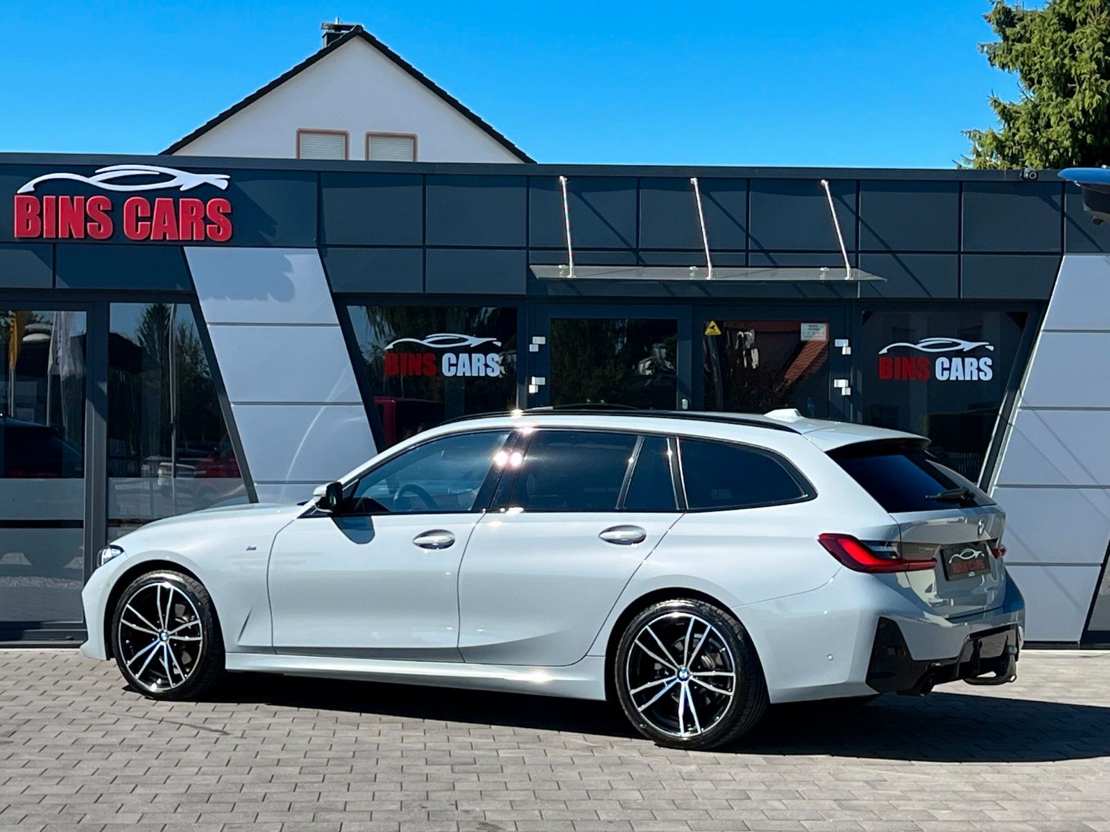 BMW 320d xDrive M Sport*360°HUD*Pano*HK*Standhzg*ACC