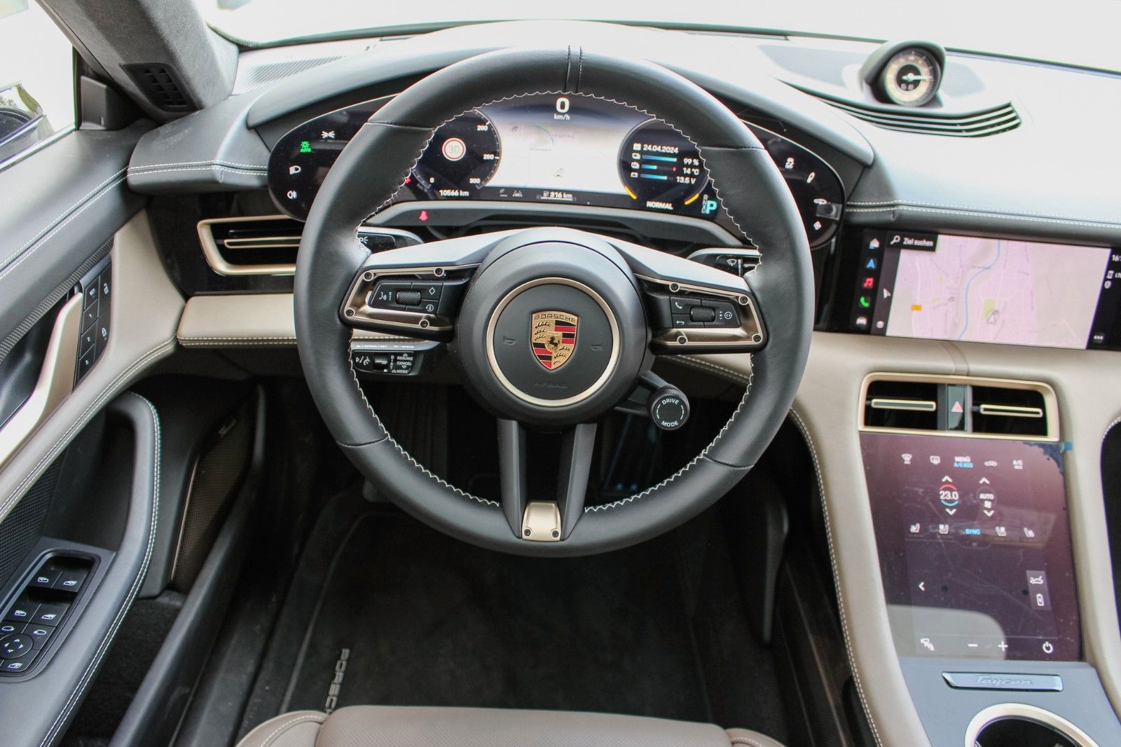 Porsche Taycan Turbo S / ENTERTAINMENT / BEIFAHRER DISP.