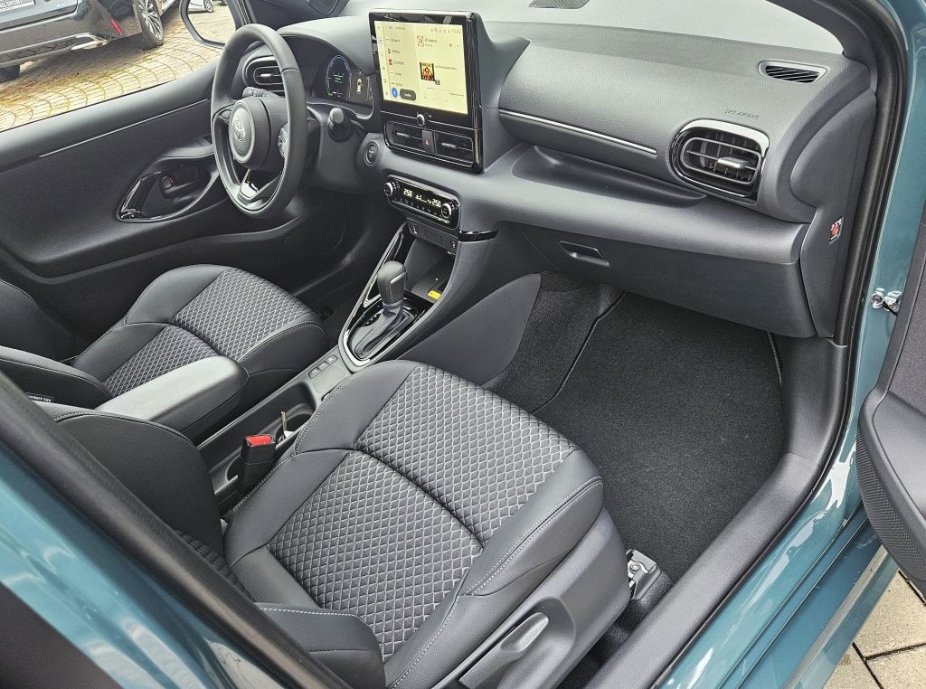 Toyota Yaris Hybrid 130 1.5 VVT-i Style Plus*Style Safe