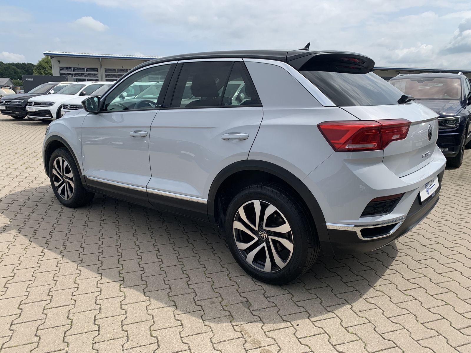 Volkswagen T-Roc 1.5 TSI Active - Samsaru's Car Outlet