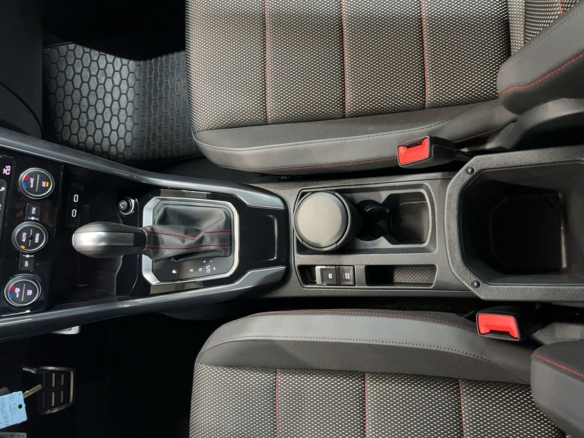 Volkswagen T-Roc 1.5 TSI DSG Sport R-line - Samsaru's Car Outlet