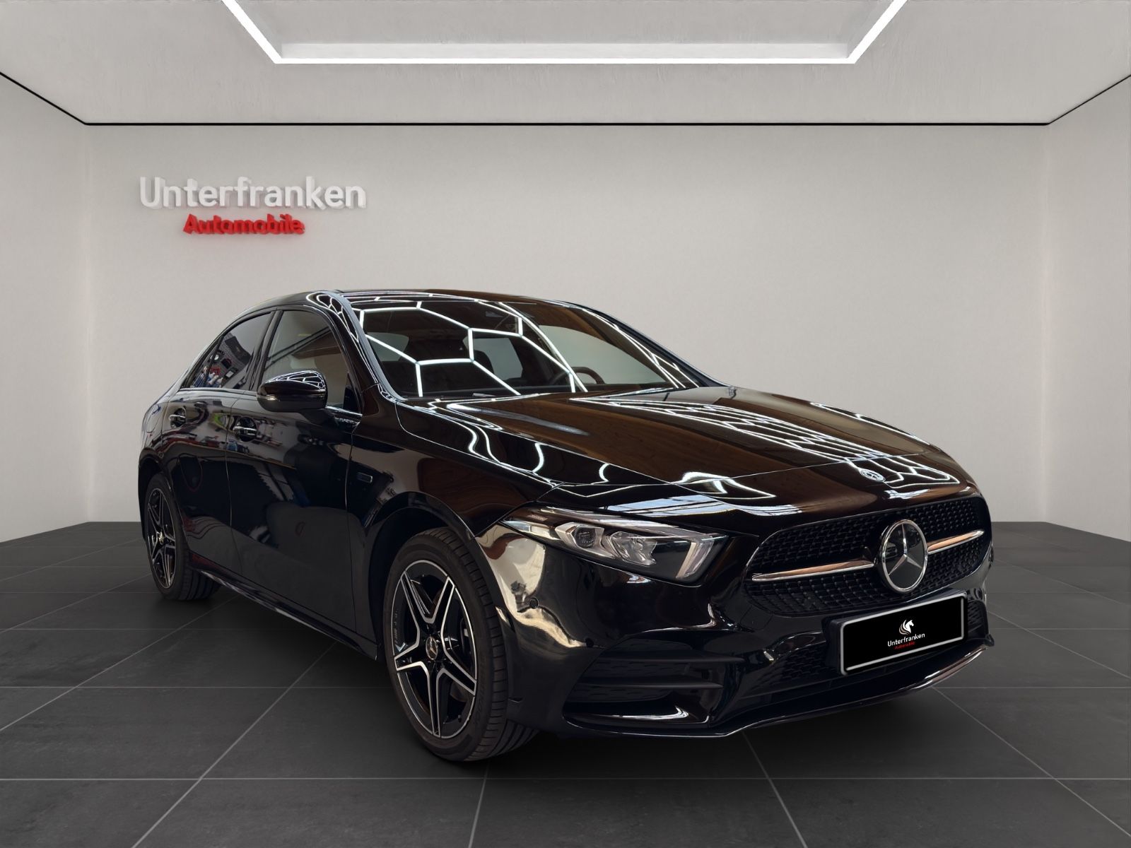 Mercedes-Benz A 250 e AMG LINE - Samsaru's Car Outlet