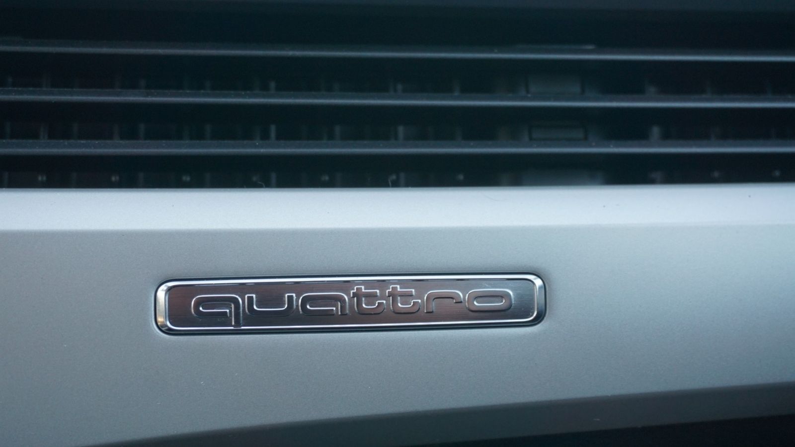 Audi A4 40 quattro S-Line - Samsaru's Car Outlet