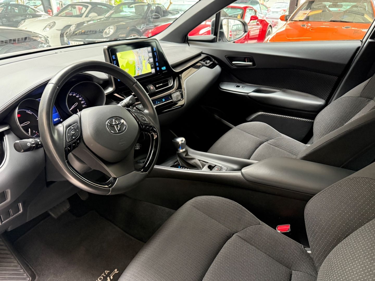Toyota C-HR Hybrid Flow 1.8 - Samsaru's Car Outlet