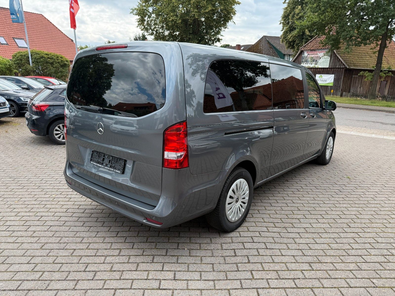 Mercedes-Benz V250 d - Samsaru's Car Outlet