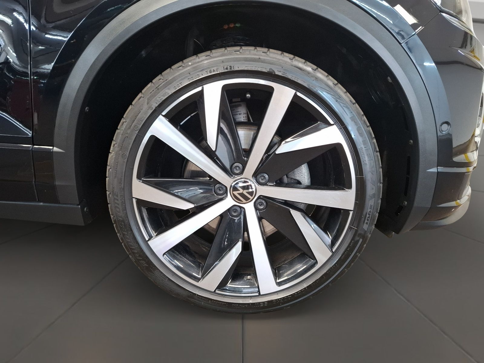Volkswagen T-Roc R-Line - Samsaru's Car Outlet