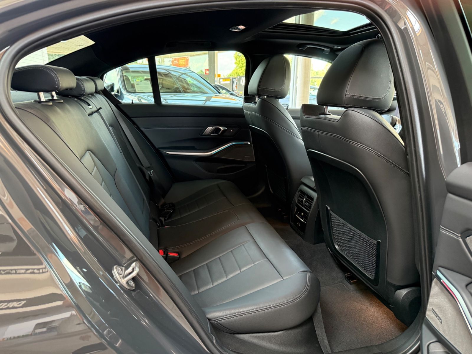 BMW 3 Lim. 330 i M Sport - Samsaru's Car Outlet