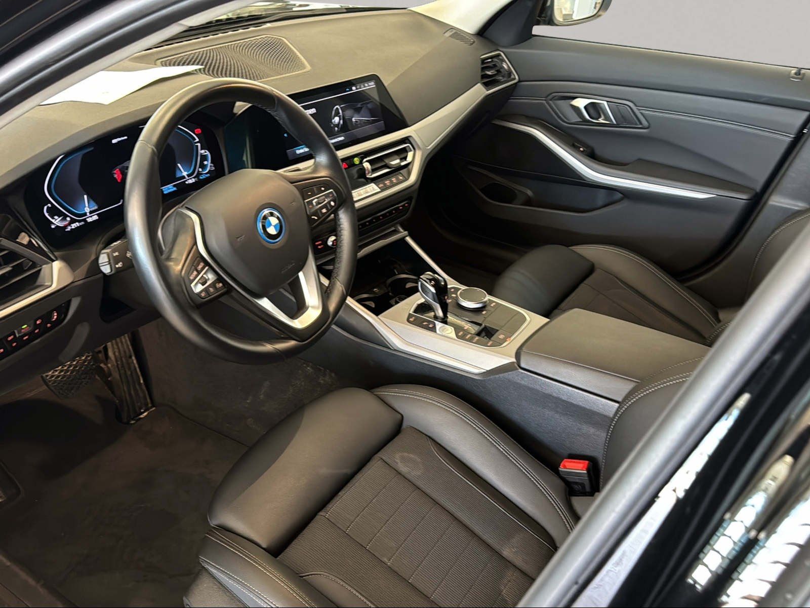BMW 320e Touring - Samsaru's Car Outlet