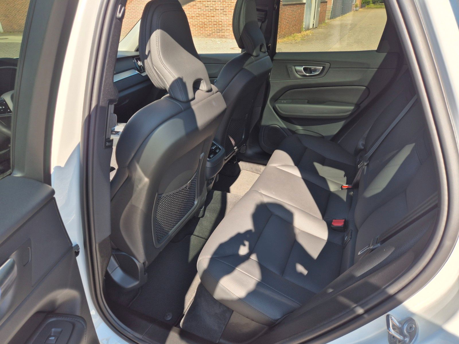 Volvo XC60 Ultimate Dark AWD B4 - Samsaru's Car Outlet