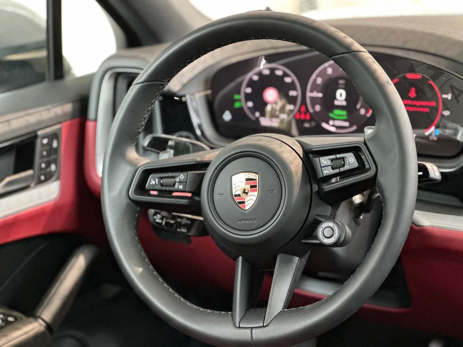 Porsche Cayenne Coupe Hybrid Facelift/gr-rot/14W/Mtx/21