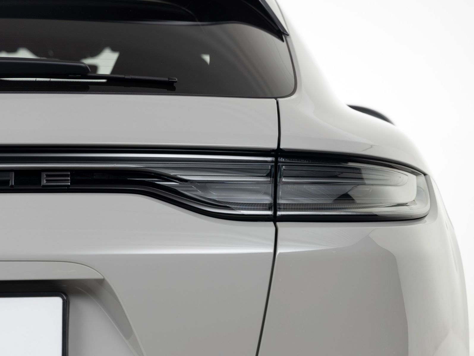 Porsche Panamera 4 E-Hybrid Sport Turismo Platinum Editi