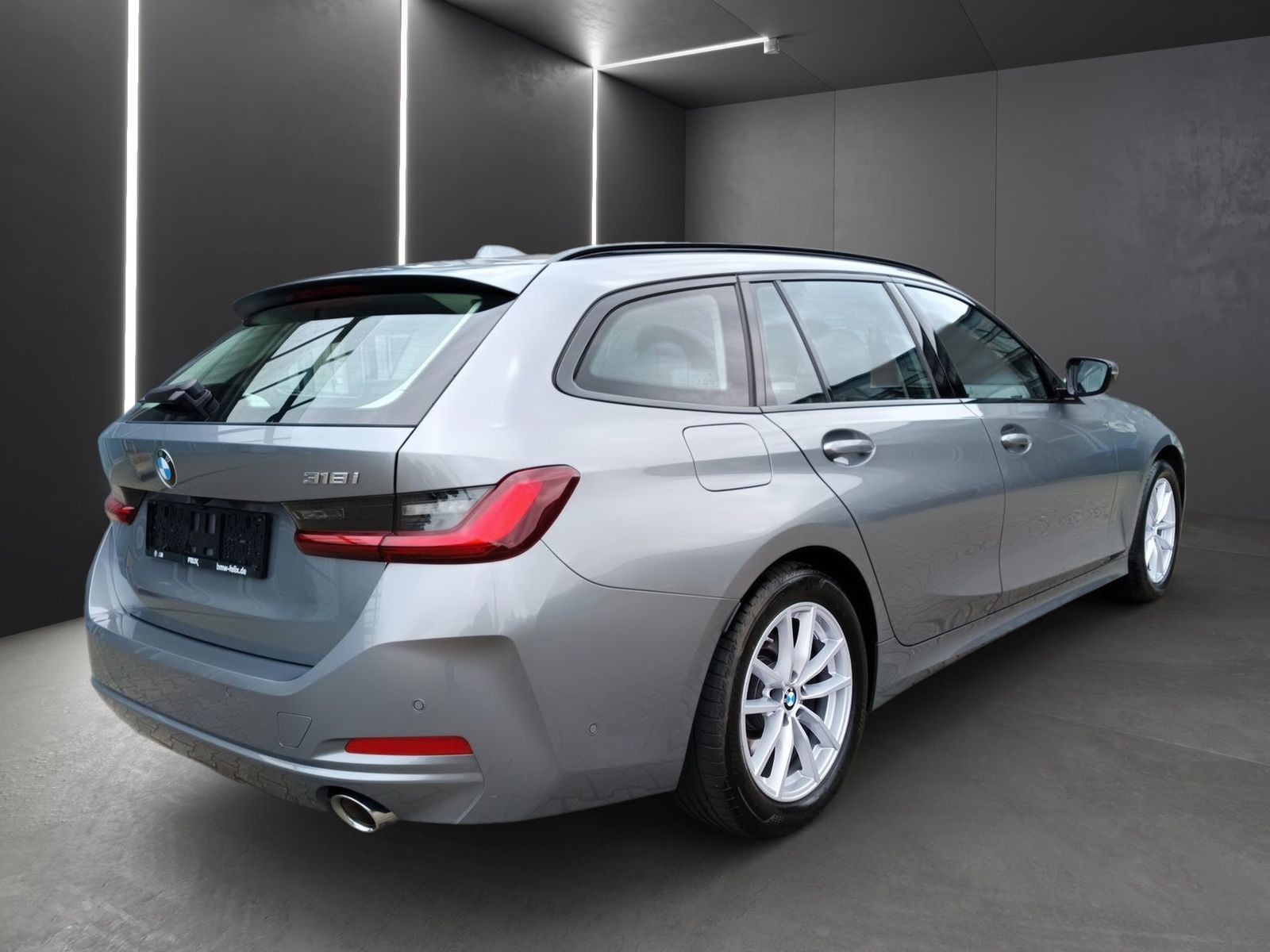 BMW 318i Touring+AHK+LEASING AB 369,-+LIVE COCKPIT P