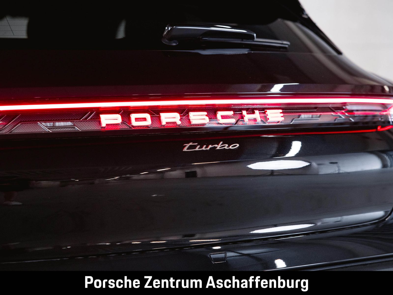 Porsche Taycan Turbo Sport Turismo SportDesign Paket