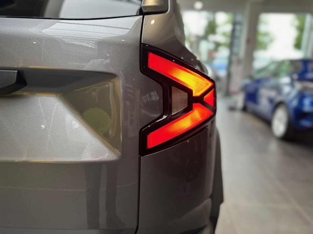Dacia Duster Extreme HYBRID 140 - Samsaru's Car Outlet