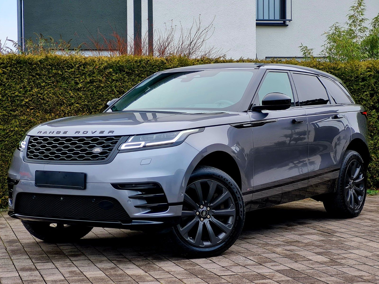 Range Rover Velar D300 R-Dynamic SE - Samsaru's Car Outlet