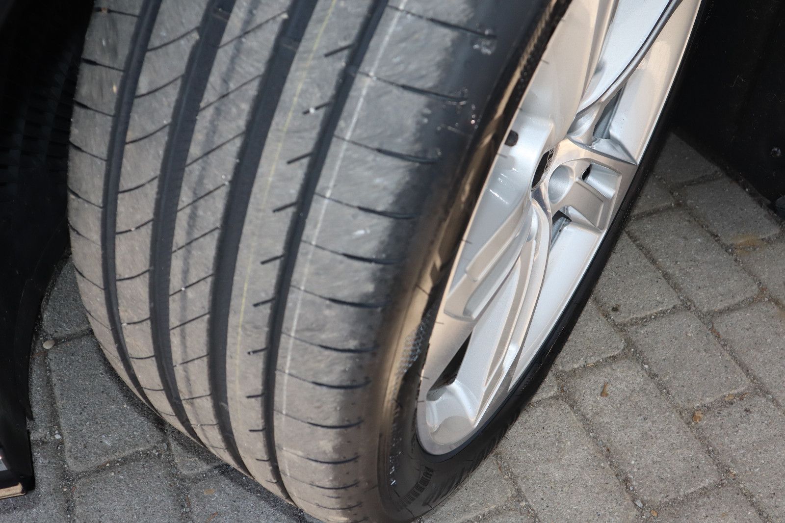 Audi A8L 60 TFSIe lang - Samsaru's Car Outlet