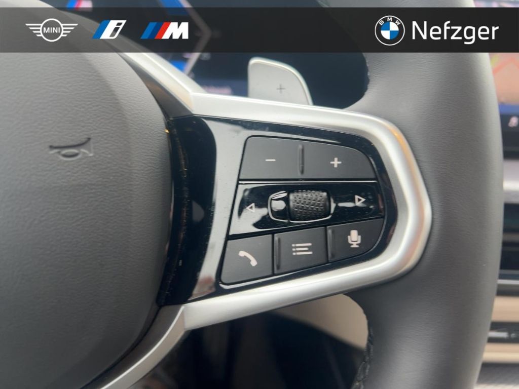 BMW 330 e xDrive Touring AHK M Sport HUD Pano HiFi