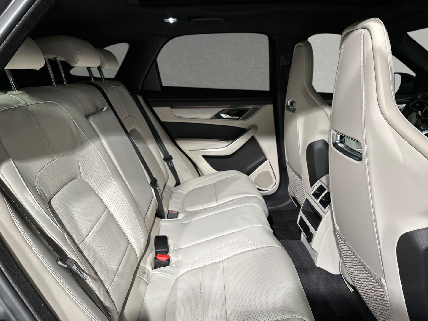 Jaguar F-Pace D200 R-Dynamic SE FAHRASSISTENZ-PAKET MER