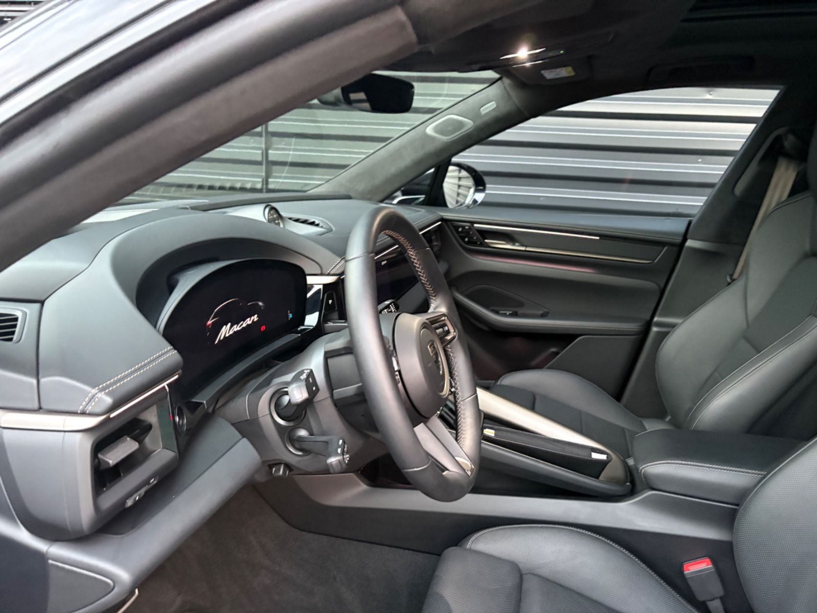 Porsche Macan E Turbo - Samsaru's Car Outlet
