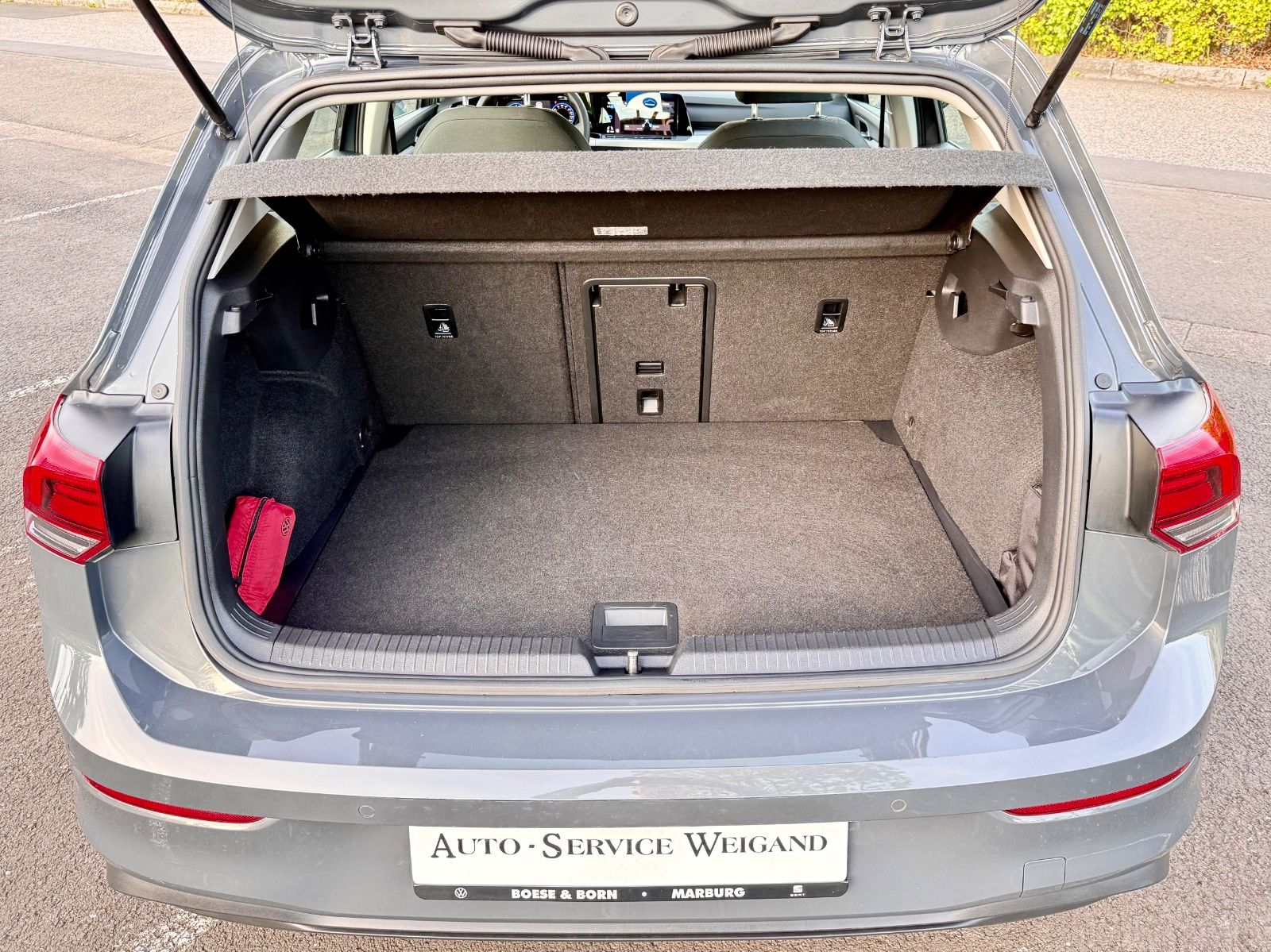 Volkswagen Golf VIII Life Edition - Samsaru's Car Outlet