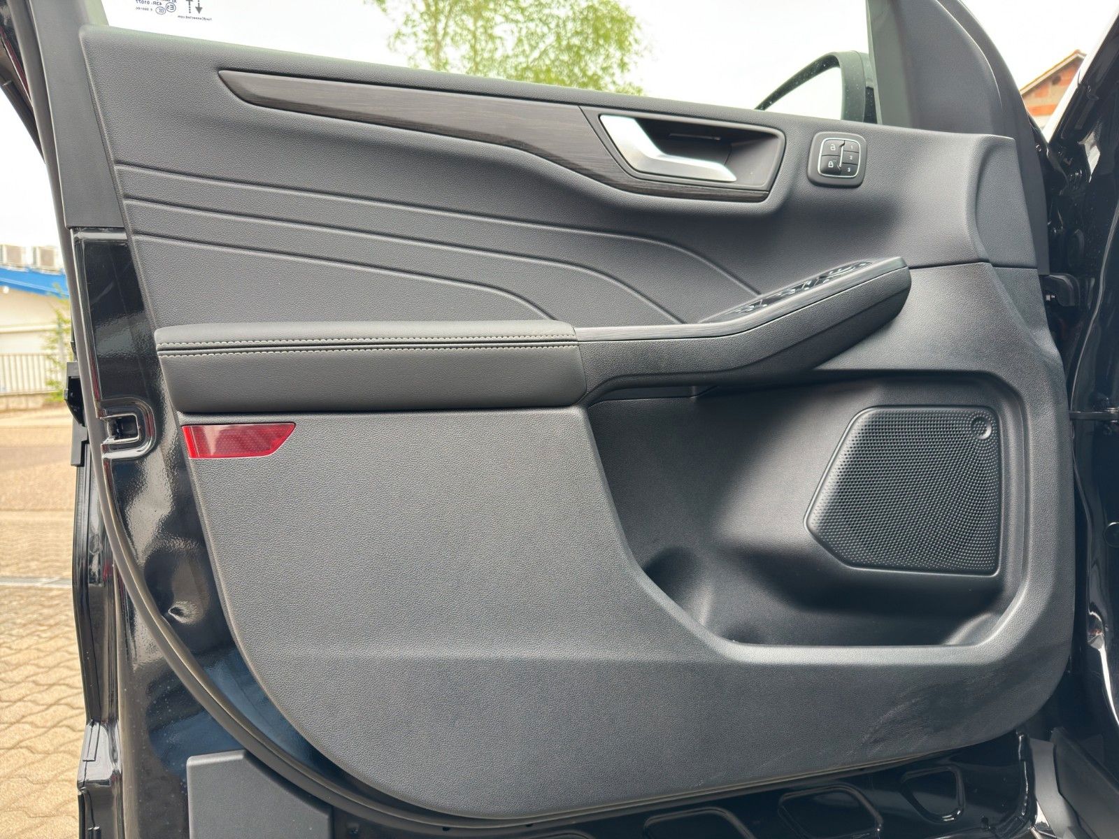 Ford Kuga Plug-In Hybrid Vignale - Samsaru's Car Outlet