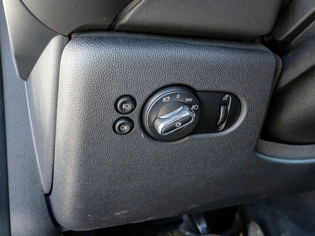 MINI Cooper SE Trim - Samsaru's Car Outlet