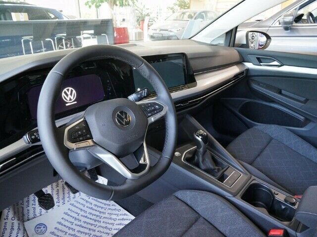 Volkswagen Golf VIII Life - Samsaru's Car Outlet