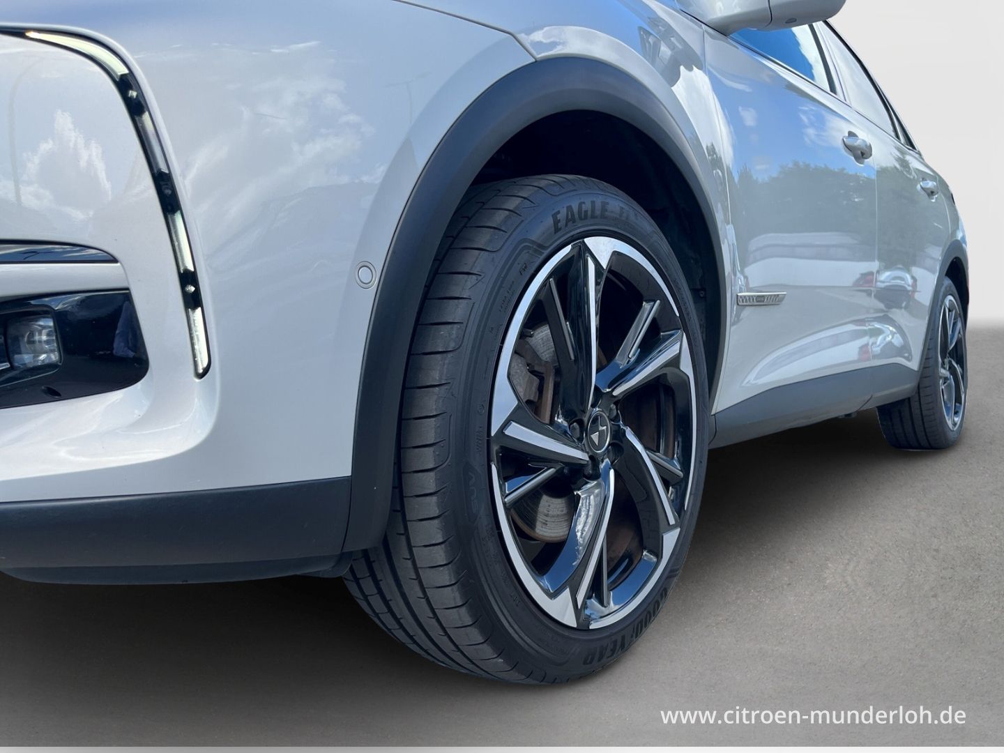 DS Automobiles DS7 Crossback E-Tense 4x4 Louvre