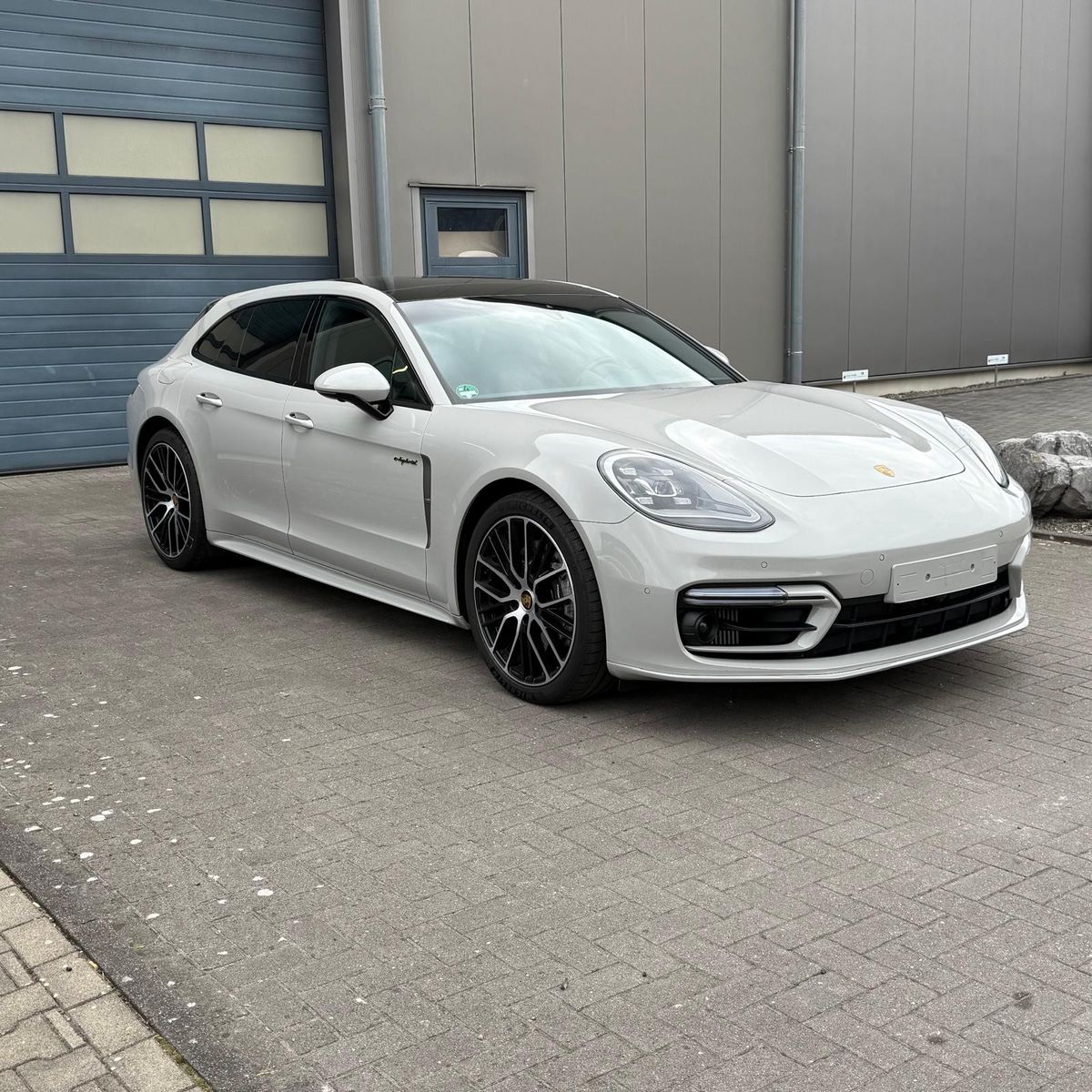 Porsche Panamera Sport Turismo 4 E-Hybrid Platinum Editi