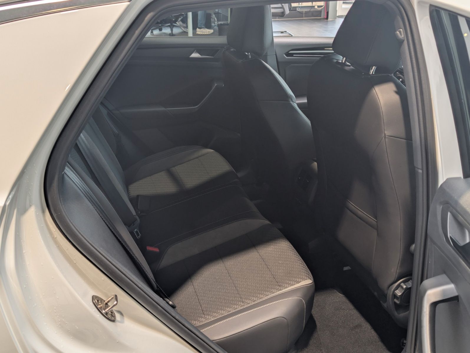 Volkswagen T-Roc 2.0 TSI OPF 4MOTION DSG R - Samsaru's Car Outlet