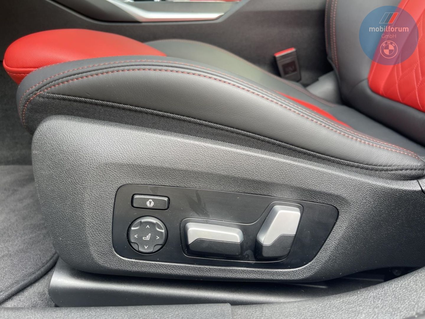BMW 330 i xDrive Touring M-Sport DriveAssist Prof