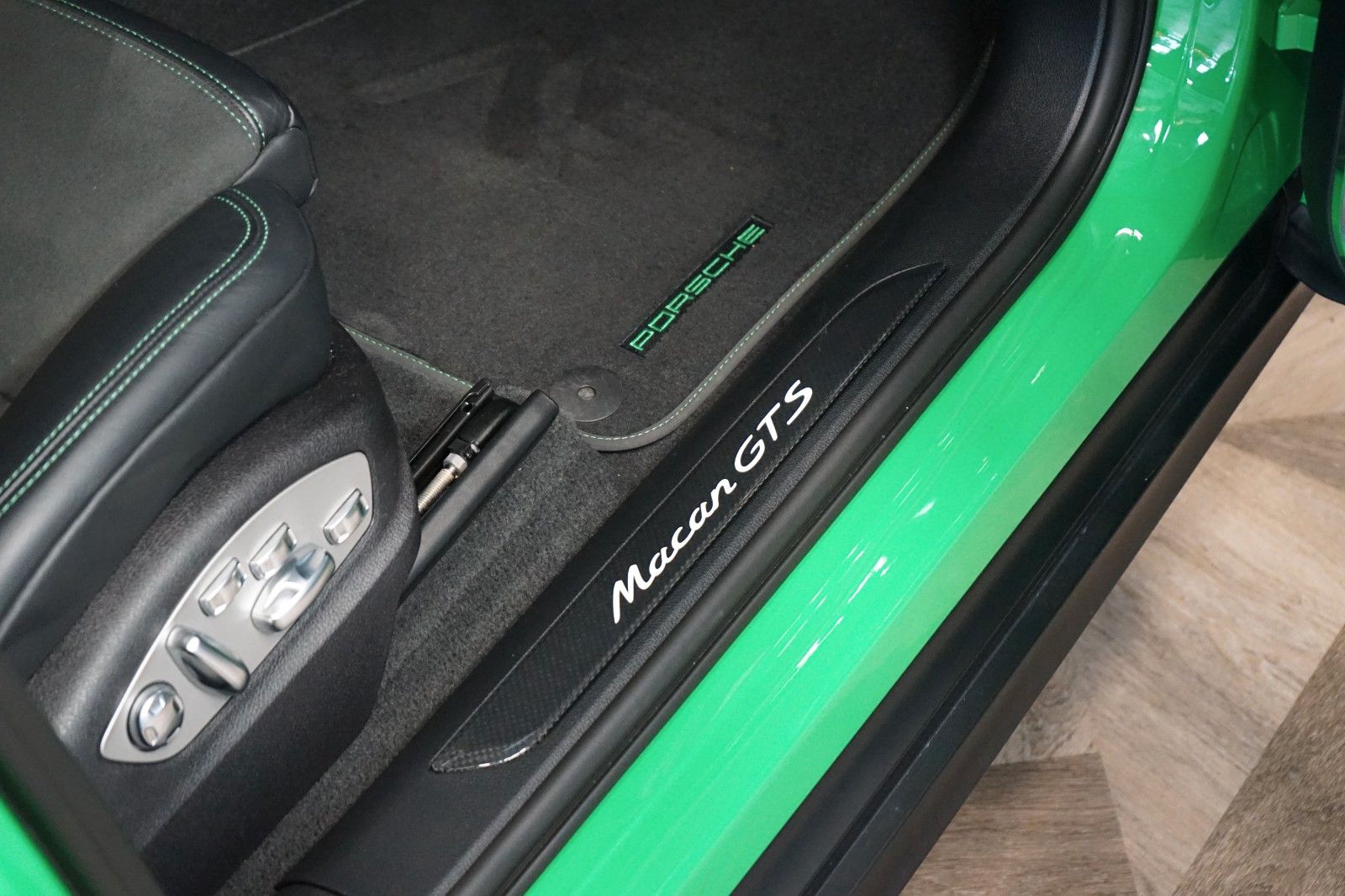 Porsche GTS - Samsaru's Car Outlet