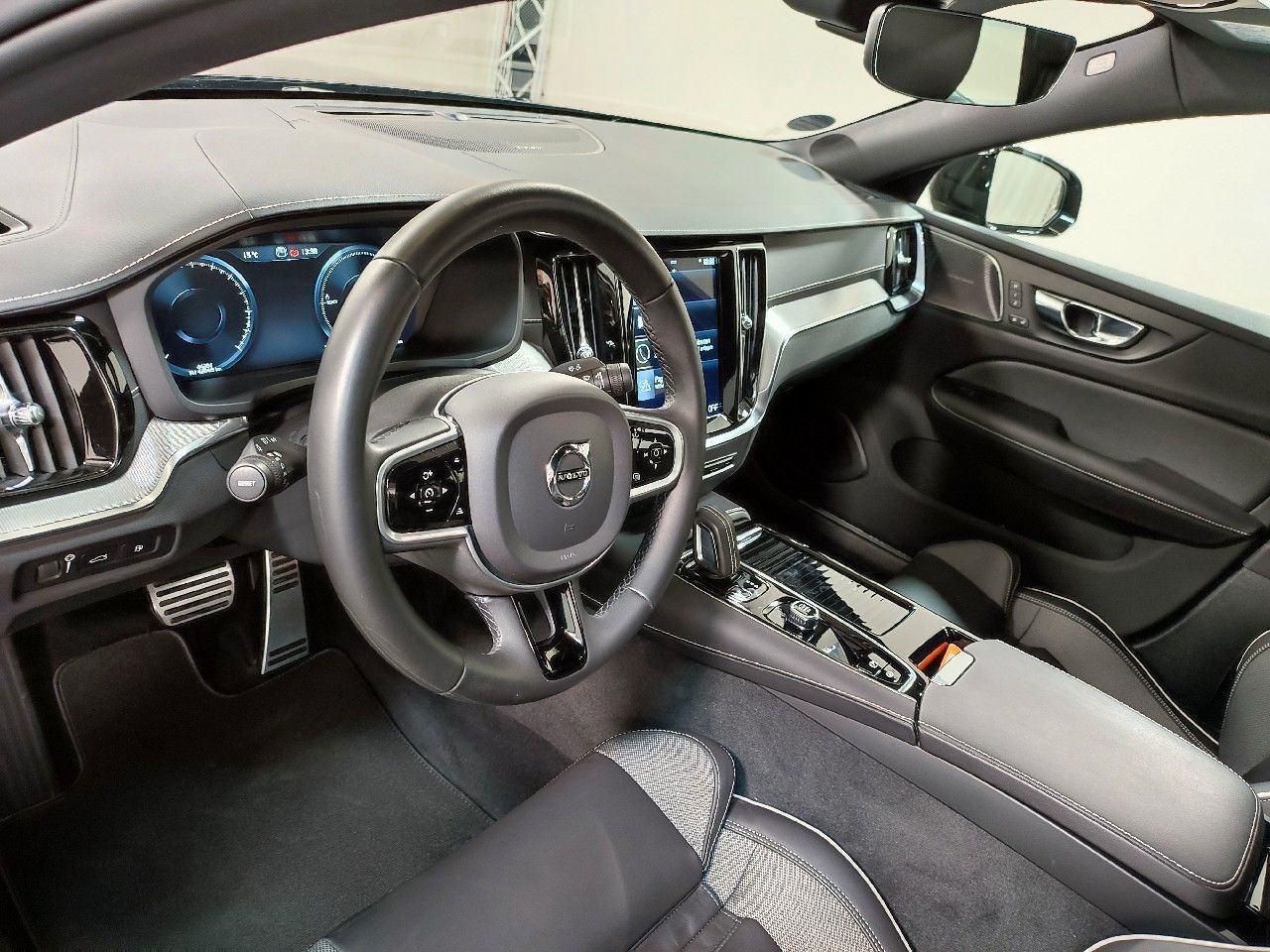 Volvo S60 T8 Lim. R Design Recharge Plug-In Hybrid AWD