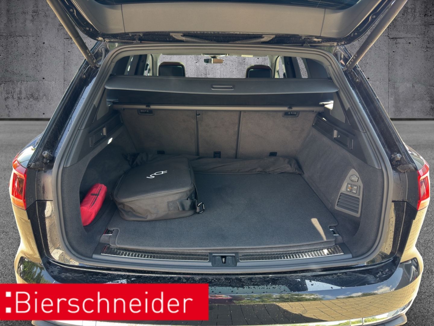 Volkswagen Touareg 3.0 TSI eHybrid 4Mo Atmosphere - Samsaru's Car Outlet
