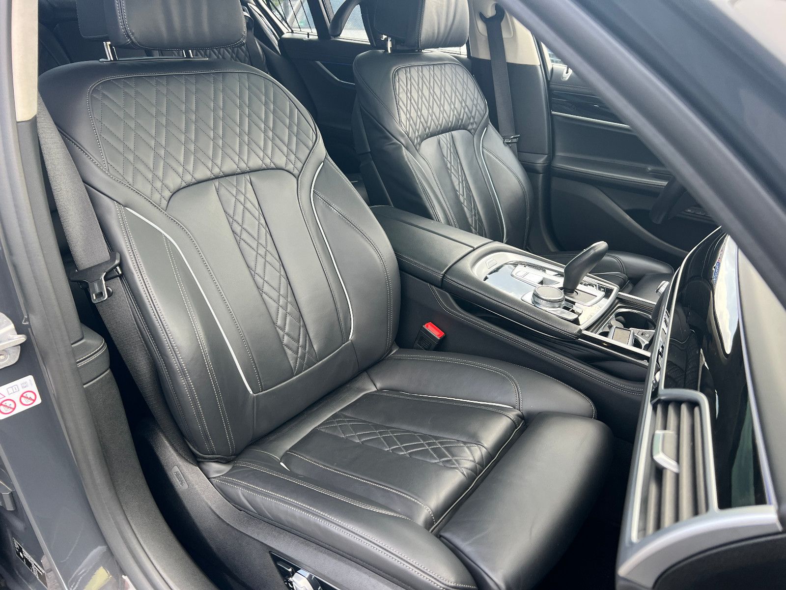 BMW 750 d xDrive HUD HK FINANZIERUNG