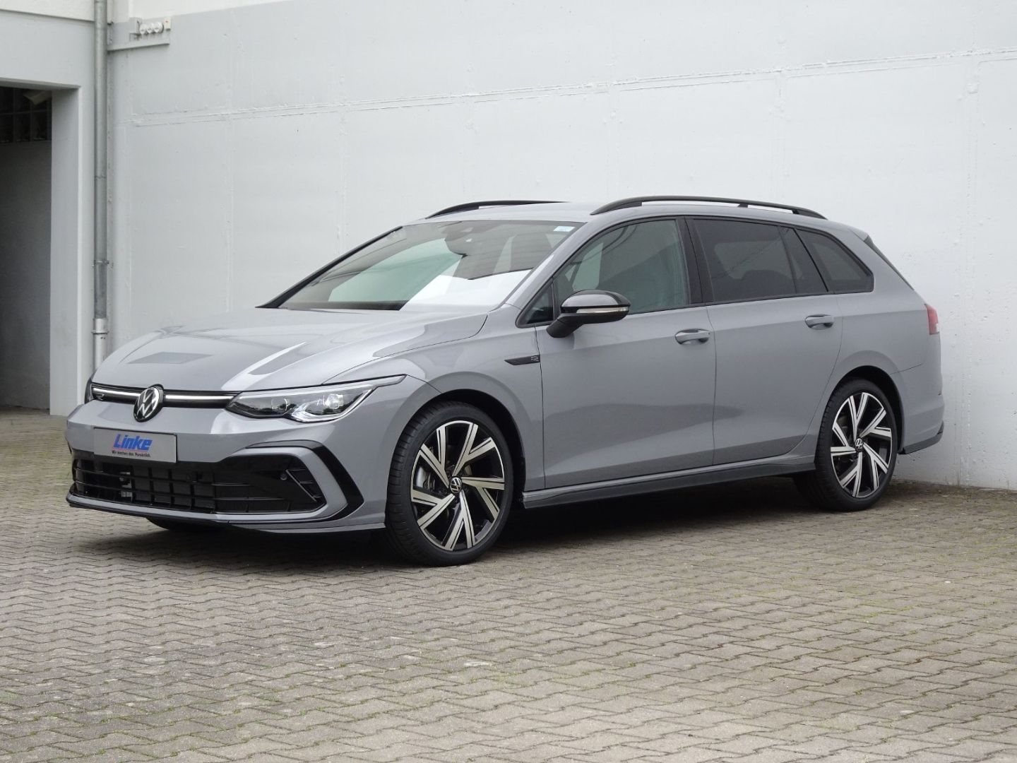 Volkswagen Golf Variant VIII 1.5 TSI R-Line - Samsaru's Car Outlet